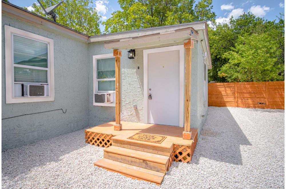 Cozy and Lovely 2BR 1BA Apt#B Near Lively Downtown